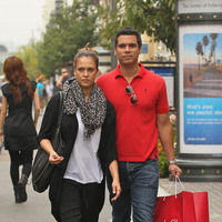 Jessica Alba and Cash Warren go shopping at The Grove | Picture 85971